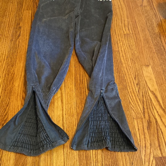 Jeans that’s are grey baggy from the top , tight bottom size 12, vintage . - Picture 3 of 10
